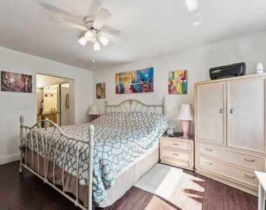 15301 Pembridge Avenue - Photo Thumbnail 12