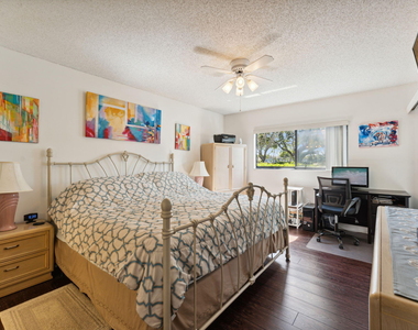 15301 Pembridge Avenue - Photo Thumbnail 11