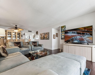 15301 Pembridge Avenue - Photo Thumbnail 8