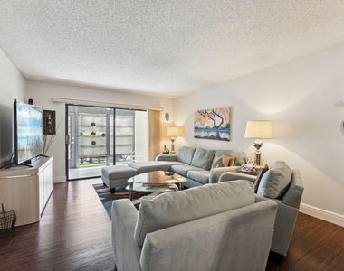 15301 Pembridge Avenue - Photo Thumbnail 10