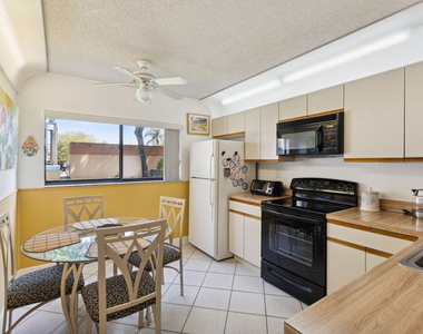 15301 Pembridge Avenue - Photo Thumbnail 3