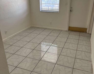 700 Nw 3rd Avenue - Photo Thumbnail 4