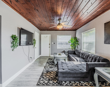 112 W 34th Street - Photo Thumbnail 2