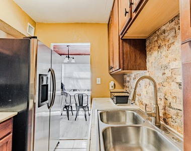 112 W 34th Street - Photo Thumbnail 14