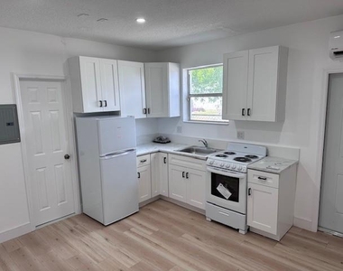 1616 Nw 5th Street - Photo Thumbnail 3