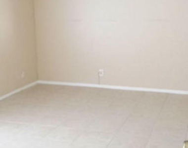 2500 Fiore Way - Photo Thumbnail 10