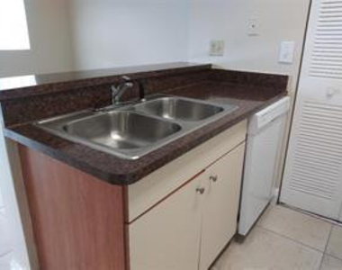 1227 Sw 46th Avenue - Photo Thumbnail 7