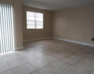 1227 Sw 46th Avenue - Photo Thumbnail 10