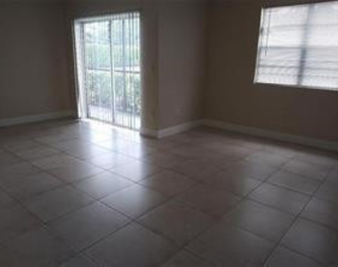 1227 Sw 46th Avenue - Photo Thumbnail 11