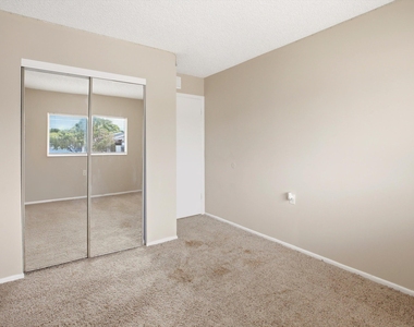1153 Lake Victoria Drive - Photo Thumbnail 5