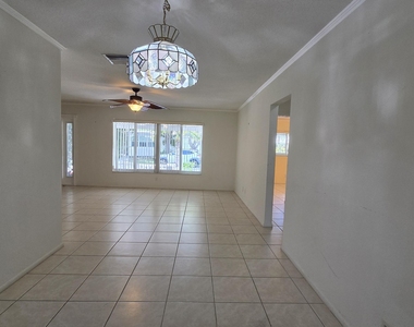 7002 Nw 71st Avenue - Photo Thumbnail 5