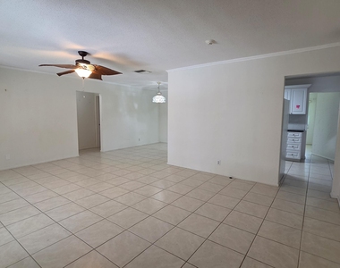 7002 Nw 71st Avenue - Photo Thumbnail 2