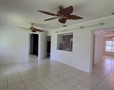 7002 Nw 71st Avenue - Photo Thumbnail 3