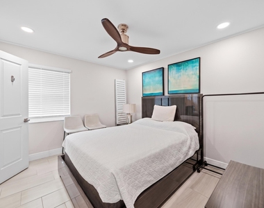 2900 Banyan Street - Photo Thumbnail 16