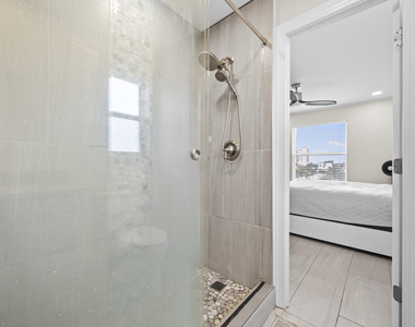 2900 Banyan Street - Photo Thumbnail 7