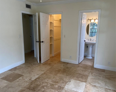 2200 Ne 66th Street - Photo Thumbnail 3
