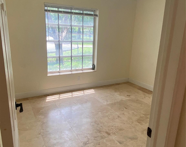 2200 Ne 66th Street - Photo Thumbnail 11