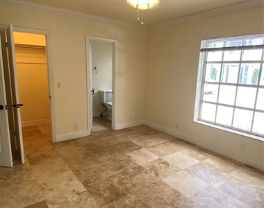 2200 Ne 66th Street - Photo Thumbnail 5