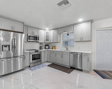 2233 Dock Street - Photo Thumbnail 12
