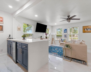 2233 Dock Street - Photo Thumbnail 7