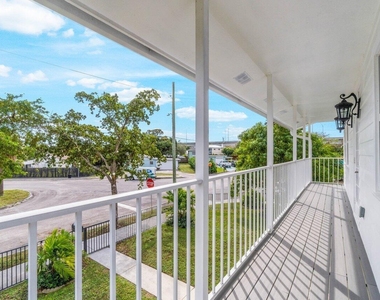2233 Dock Street - Photo Thumbnail 22