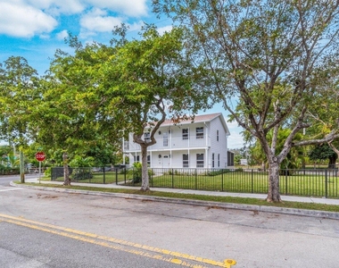 2233 Dock Street - Photo Thumbnail 3