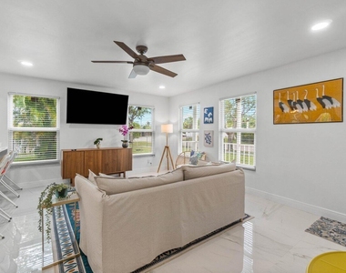 2233 Dock Street - Photo Thumbnail 9