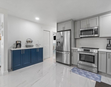 2233 Dock Street - Photo Thumbnail 13