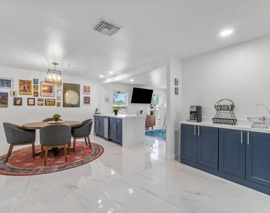 2233 Dock Street - Photo Thumbnail 10