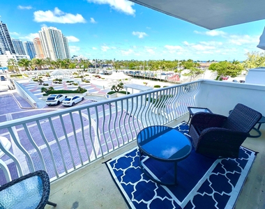 1 Las Olas Circle - Photo Thumbnail 3