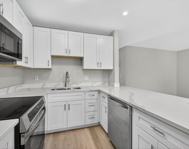 42 Easthampton B - Photo Thumbnail 13