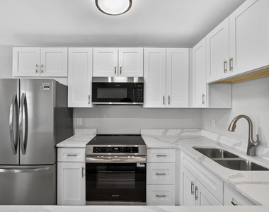 42 Easthampton B - Photo Thumbnail 12