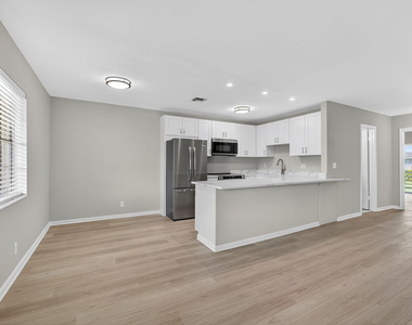 42 Easthampton B - Photo Thumbnail 5