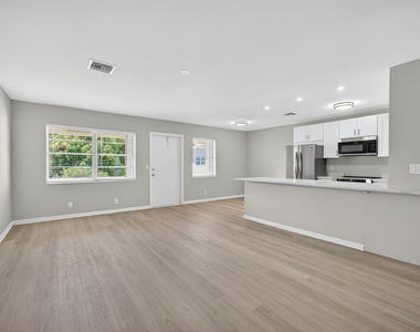 42 Easthampton B - Photo Thumbnail 3