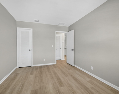 42 Easthampton B - Photo Thumbnail 22