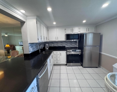 300 Ne 26th Avenue - Photo Thumbnail 2