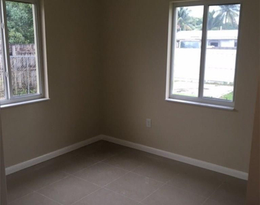 1829 Ne 175th Street - Photo Thumbnail 14
