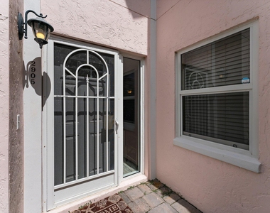 2905 Fairway Drive N - Photo Thumbnail 4