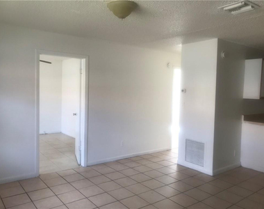 1038 Nw 8th Avenue - Photo Thumbnail 2