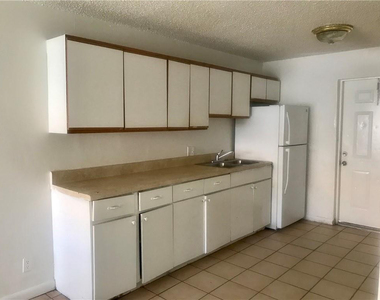 1038 Nw 8th Avenue - Photo Thumbnail 3