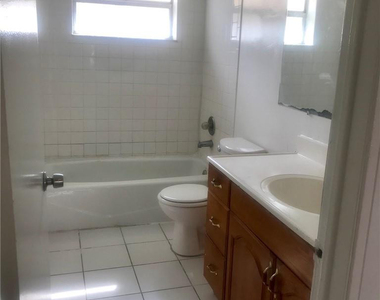 1038 Nw 8th Avenue - Photo Thumbnail 7