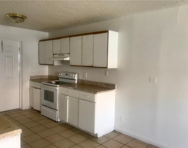 1038 Nw 8th Avenue - Photo Thumbnail 4