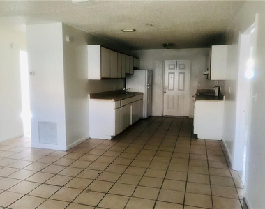 1038 Nw 8th Avenue - Photo Thumbnail 1