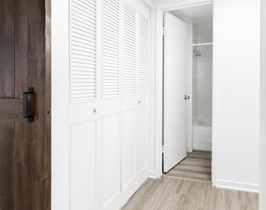9682 Fontainebleau Boulevard - Photo Thumbnail 6