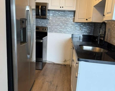 9682 Fontainebleau Boulevard - Photo Thumbnail 5