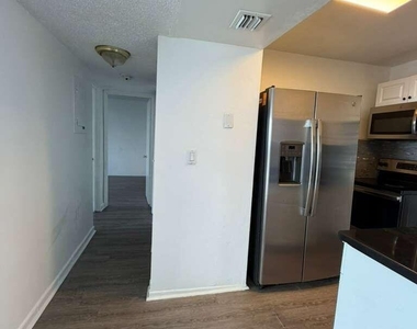 9682 Fontainebleau Boulevard - Photo Thumbnail 4