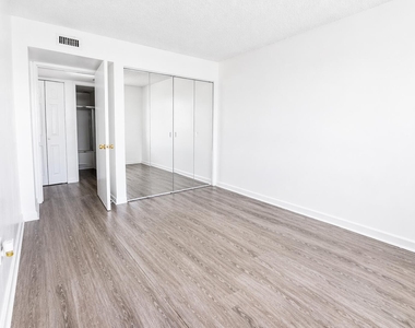 9682 Fontainebleau Boulevard - Photo Thumbnail 10