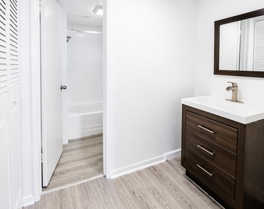 9682 Fontainebleau Boulevard - Photo Thumbnail 7