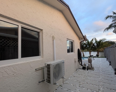 11640 Nw 32nd Manor - Photo Thumbnail 2