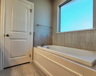 2308 Paraiso Way - Photo Thumbnail 11